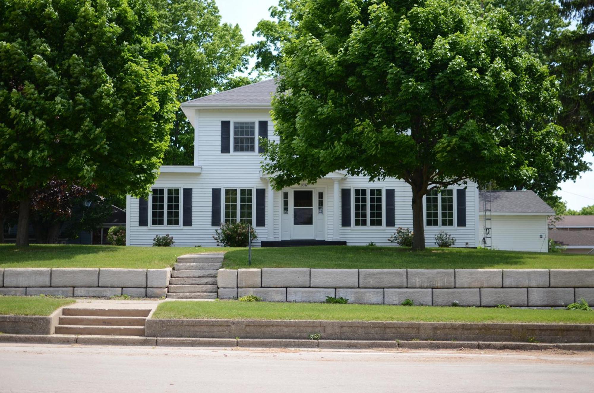 Ludington Blue Spruce Inn Экстерьер фото