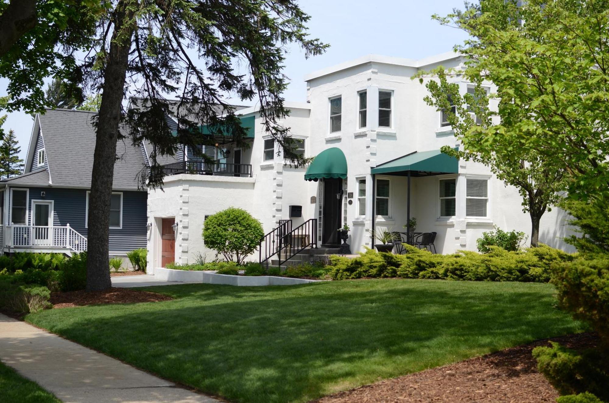 Ludington Blue Spruce Inn Экстерьер фото