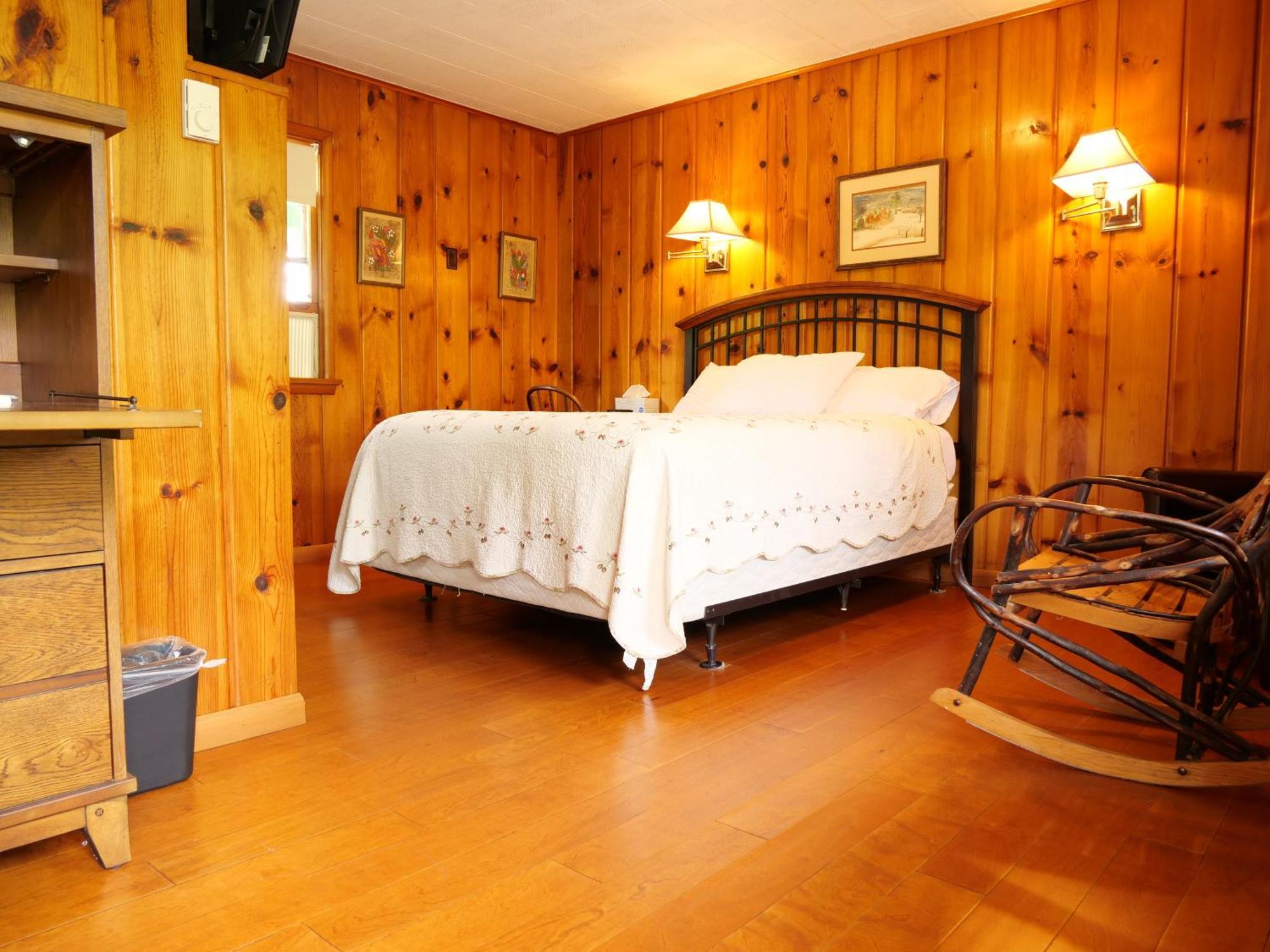 Ludington Blue Spruce Inn Номер фото