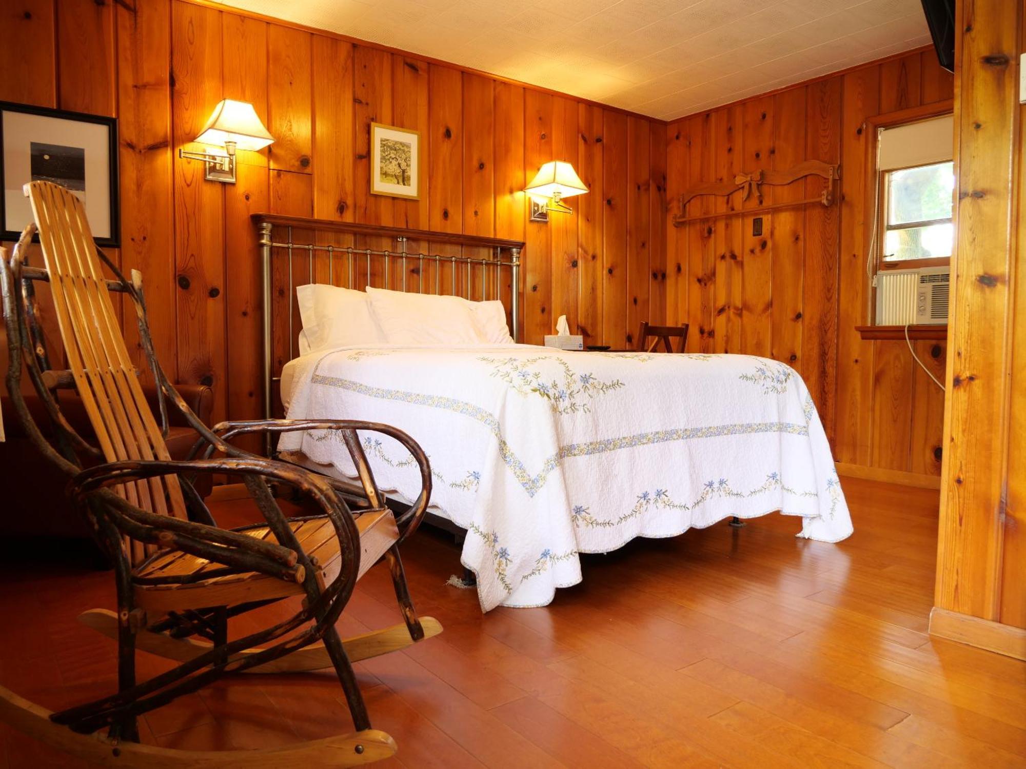 Ludington Blue Spruce Inn Номер фото